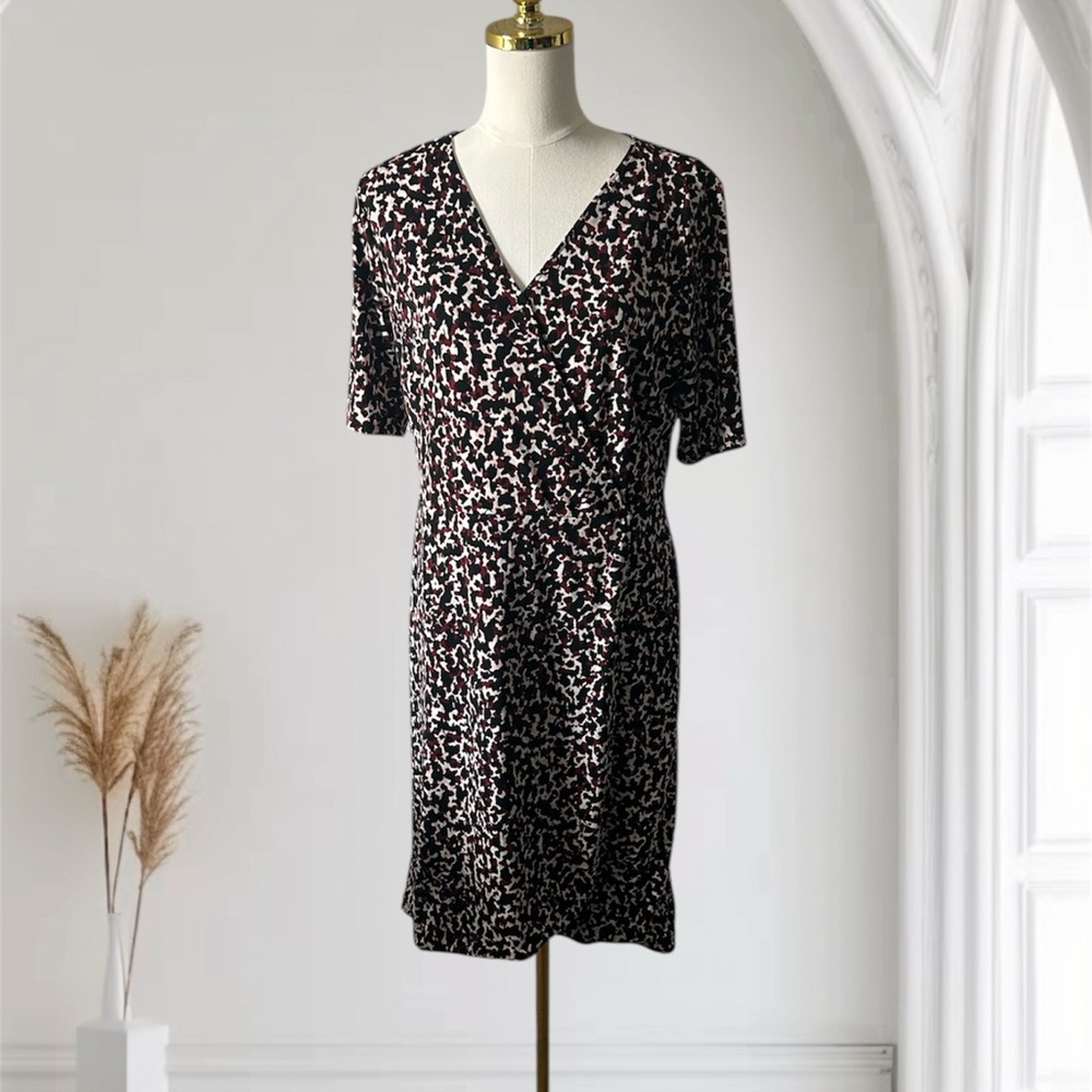 Elegant Black and White Patterned Dress